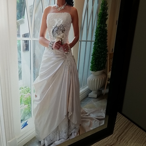 ENZOANI ANKARA WEDDING DRESS - Picture 1 of 3
